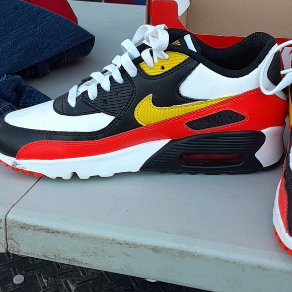 Shoes - Picture 2 of 7